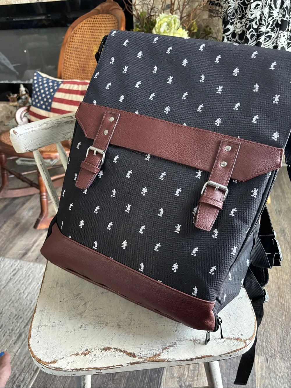 Disney Park Tripper Picnic Backpack with service for 4